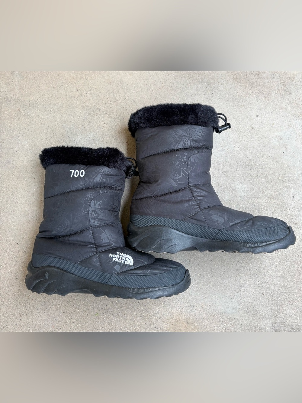 The North Face Womens 9 Nuptse Traction 700 Fill Goose Down Winter Snow Boots
